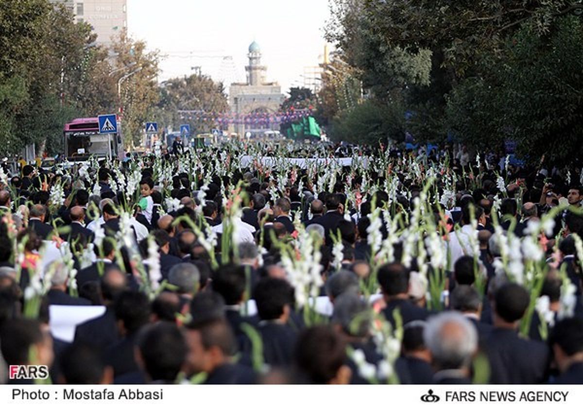 تصاویر / گلباران و آذین بندی حرم مطهر رضوی