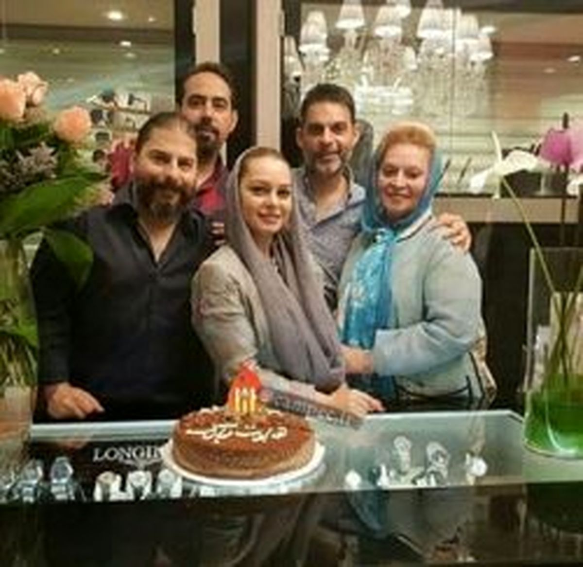 پیمان معادی در کنار خانواده اش +عکس