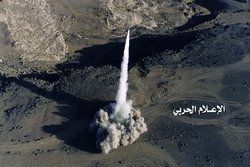 حمله موشکی یمنی‌ها علیه مواضع سعودی‌ها در خاک عربستان