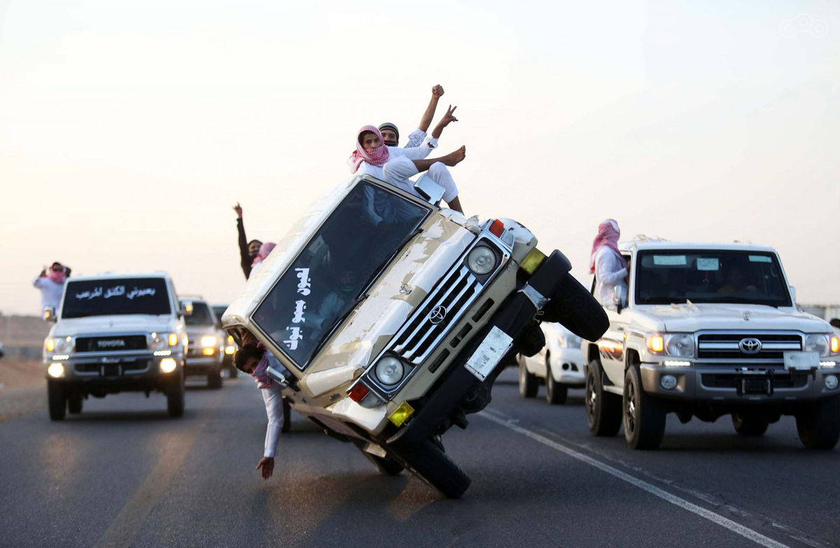 «هجوله»؛ ورزش احمقانه بچه پولدارهای عرب +تصاویر