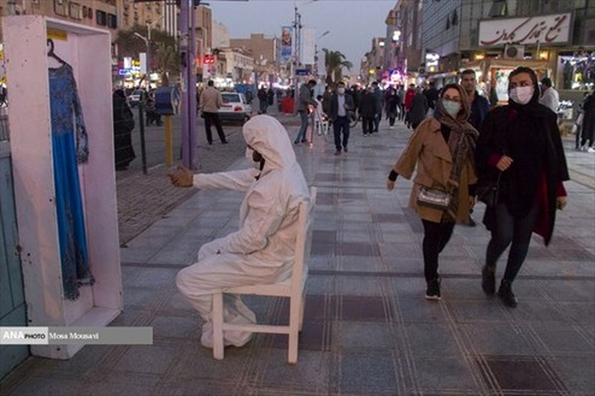 لباس عجیب مرد ضد کرونایی در خیابان های اهواز +عکس