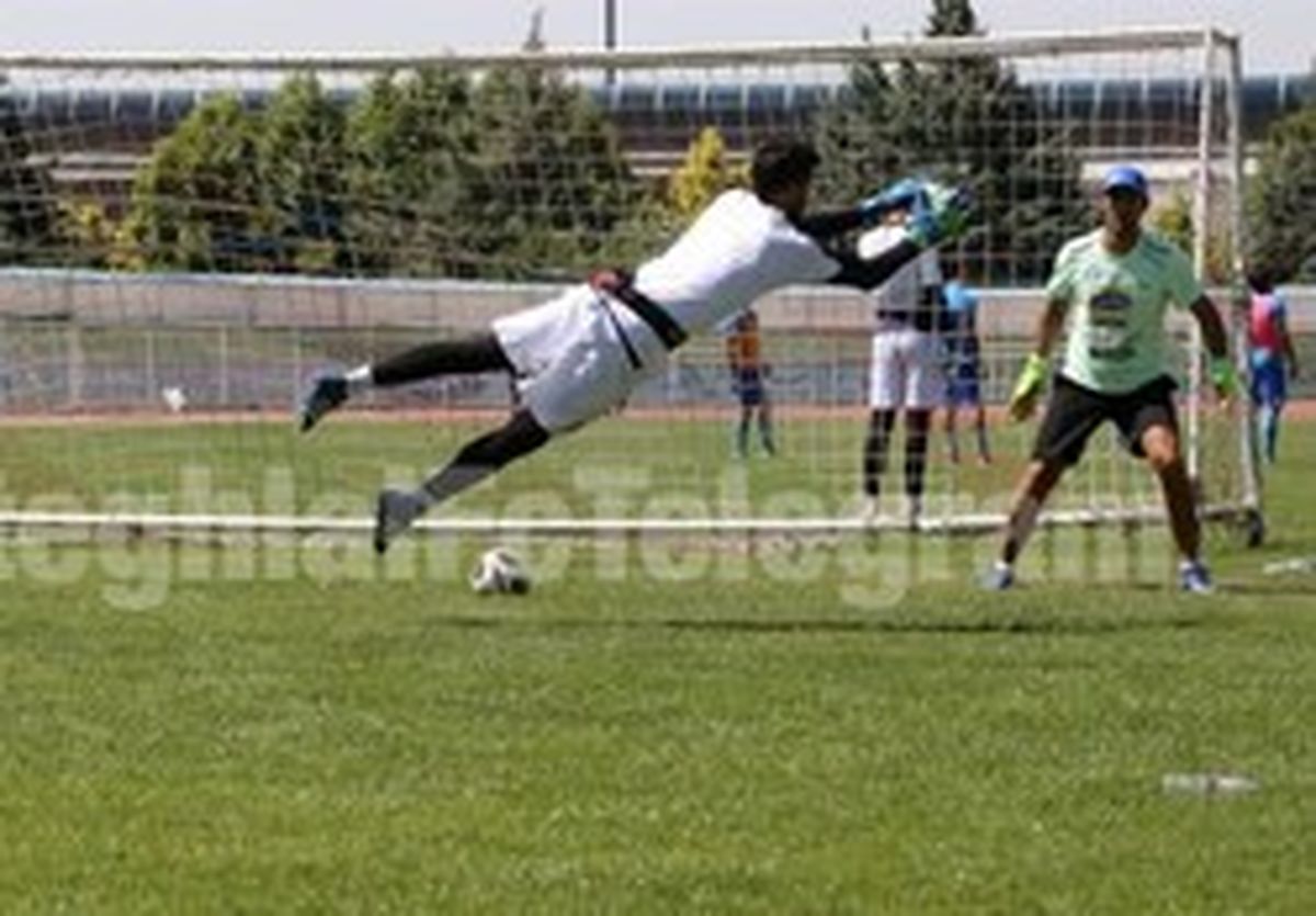 تمرین امروز استقلال؛ حضور پرانرژی شفر در تمرین و جلسه کادرفنی با بازیکنان