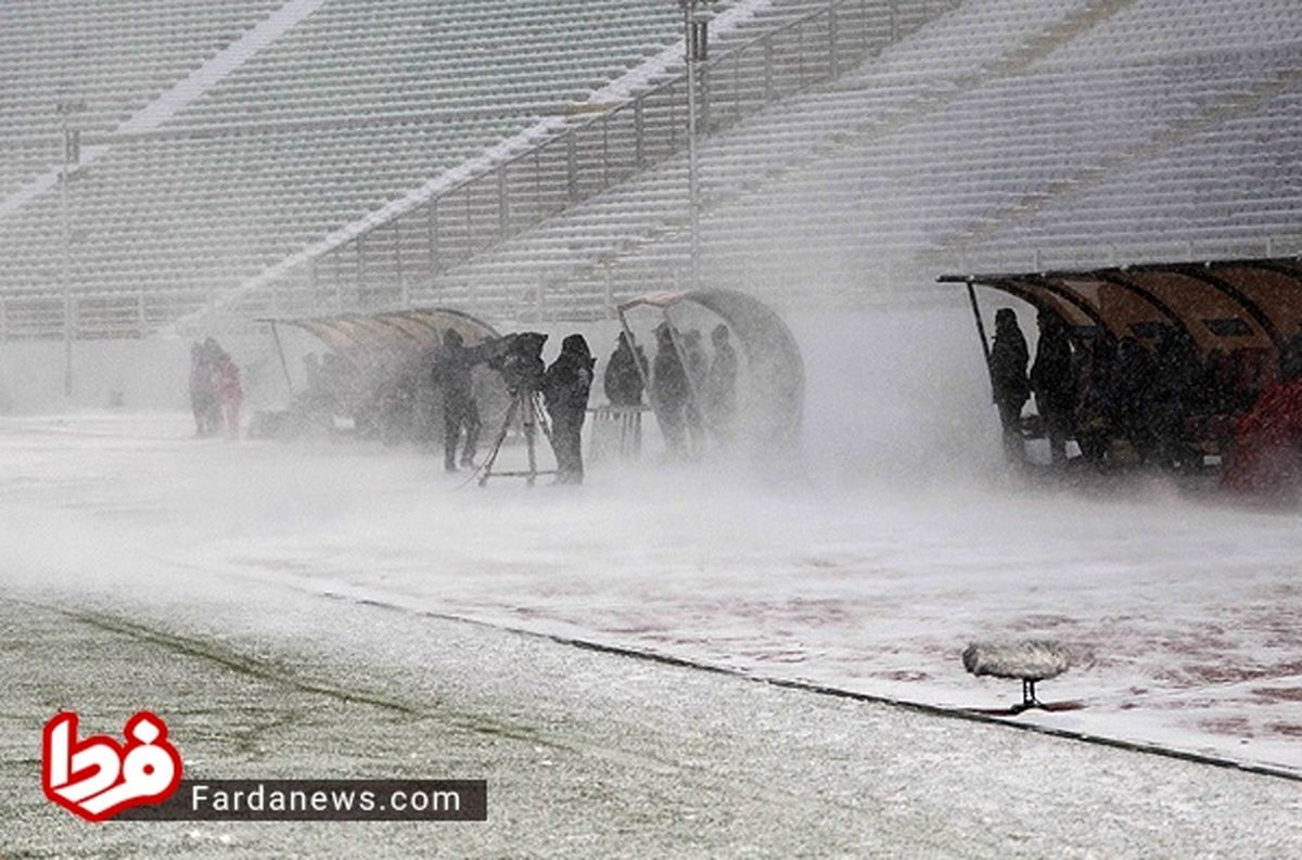 کولاک و بارش برف سنگین در بازی امروز تبریز+عکس