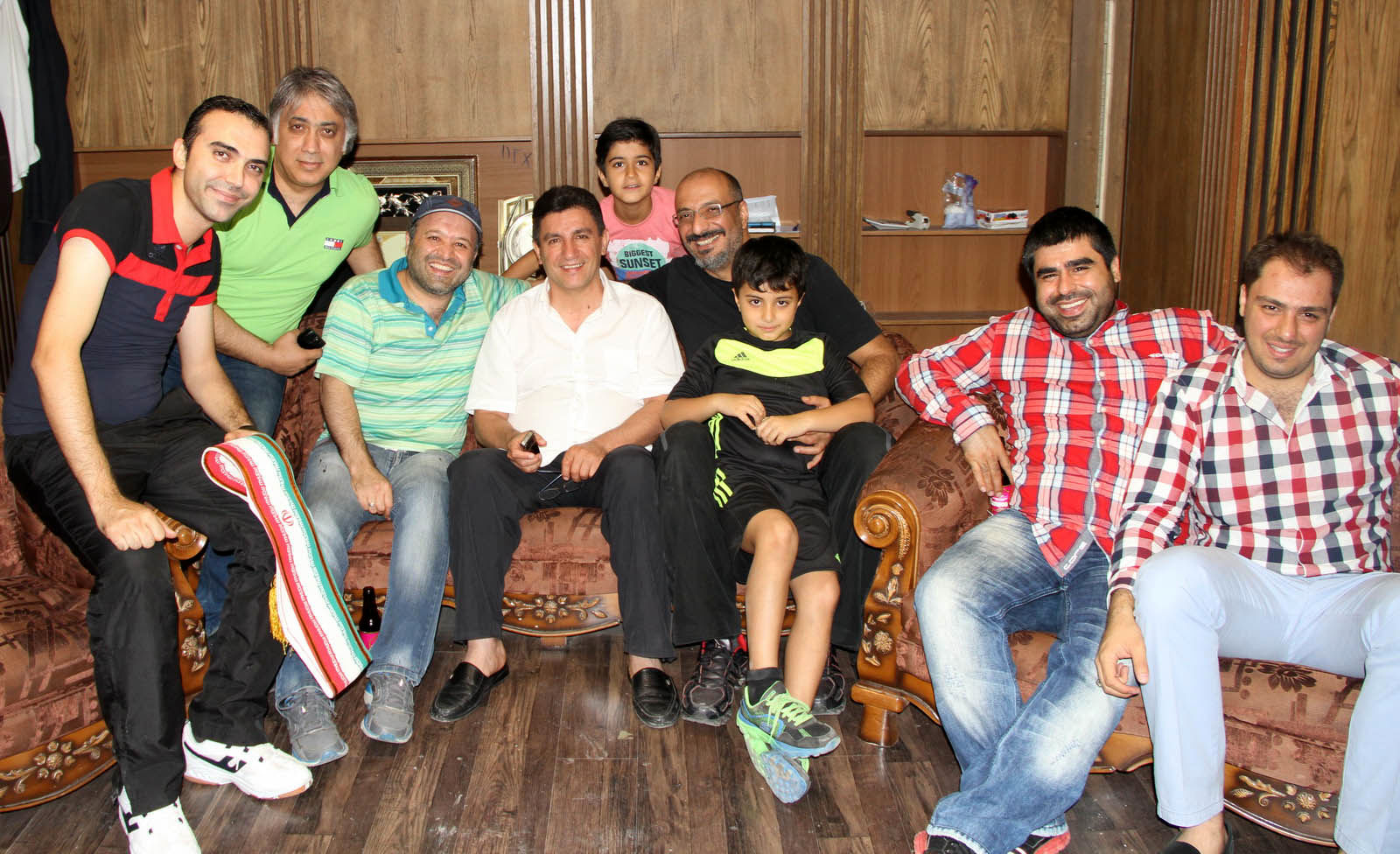 قلعه‌نویی‌درحال‌تماشای‌بازی‌تیم‌ملی/عکس