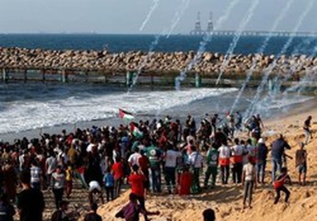 زخمی شدن ۳۰ فلسطینی در حمله اشغالگران به راهپیمایی دریایی