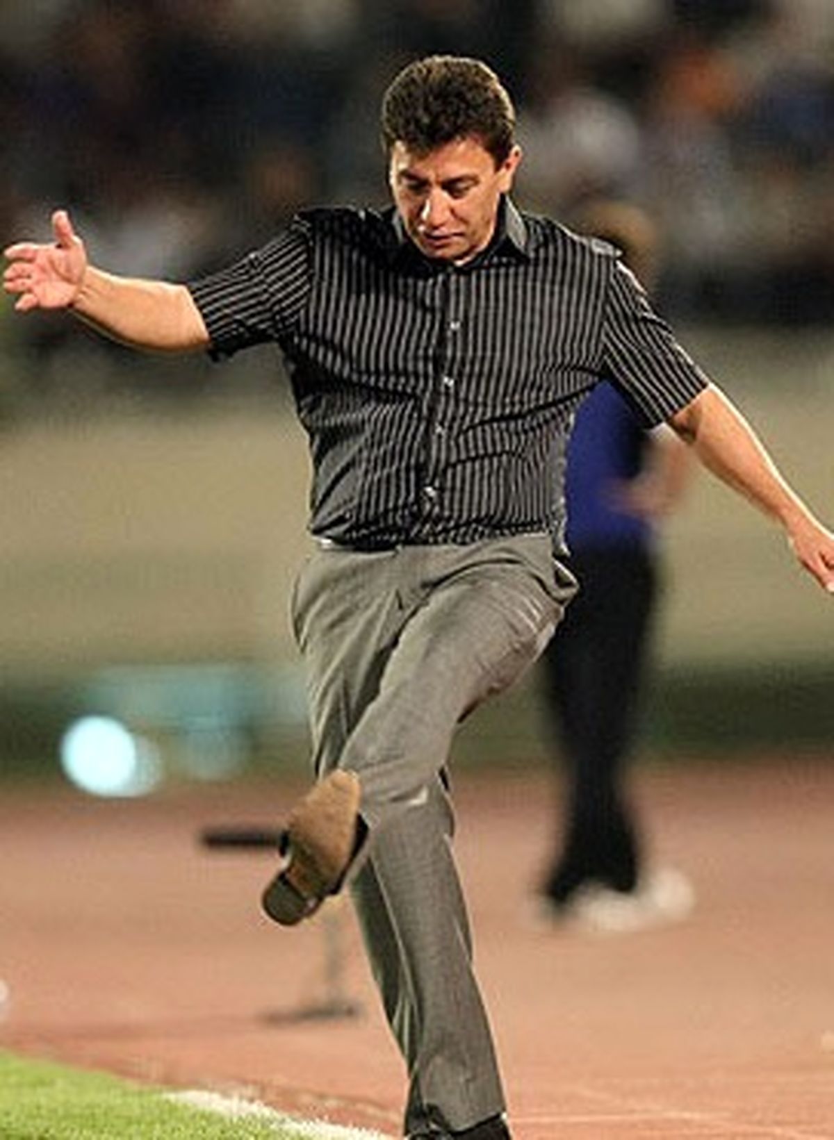 قلعه نوئی خداحافظی می کند؛ از فوتبال یا از استقلال؟