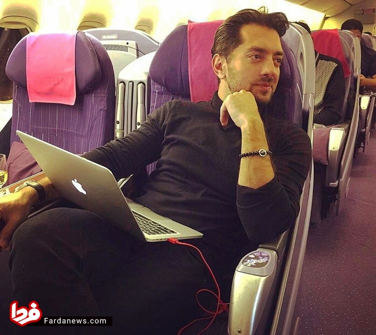 ژست بهرام رادان در هواپیما +عکس