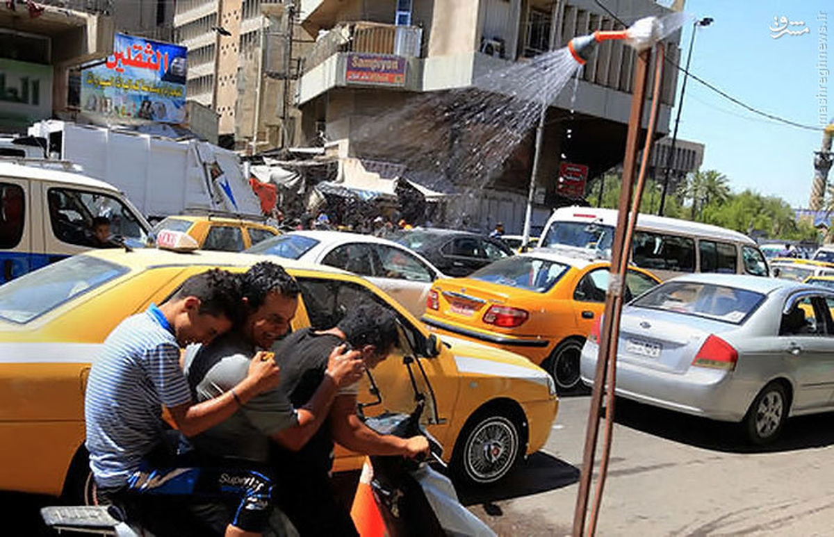 عکس: راهکار خیابانی عراقی‌ها برای خنک شدن