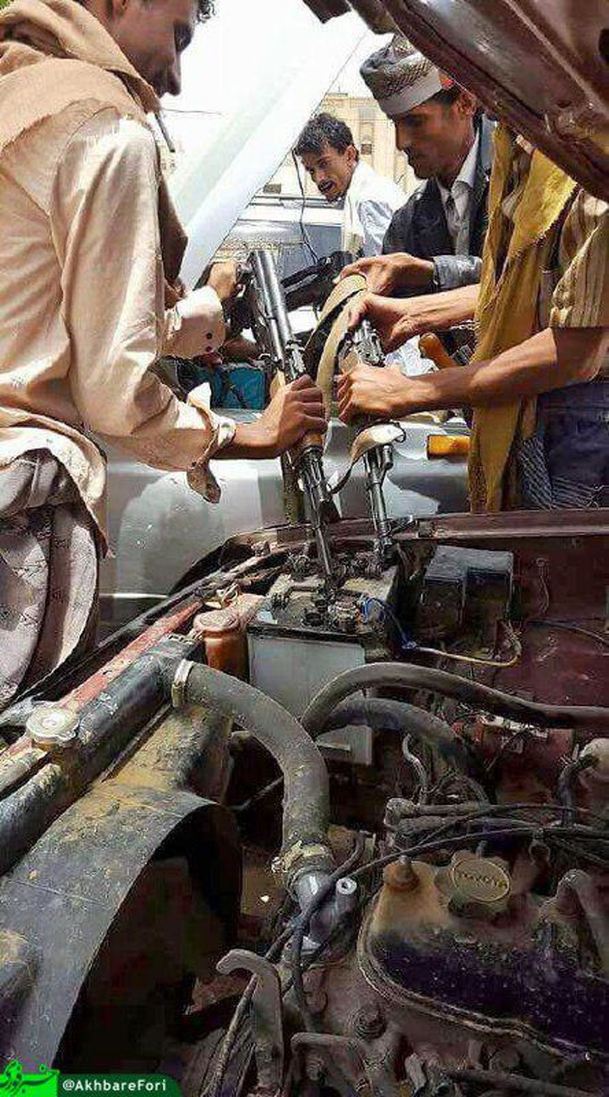 باتری به باتری با کلاشنیکوف! +عکس