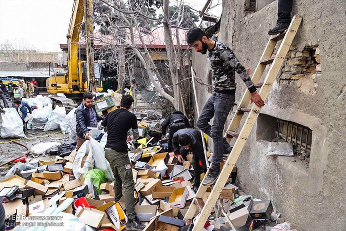 تصاویر: تخلیه مغازه های مجاور ساختمان پلاسکو