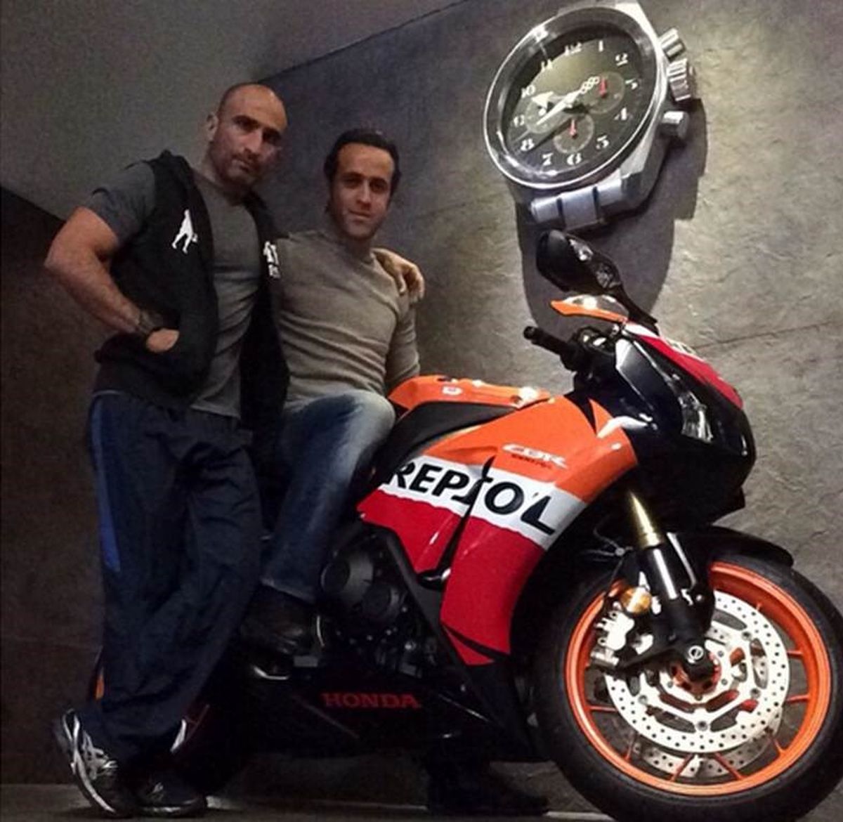 موتورسیکلت گران‌قیمت علی‎کریمی/عکس