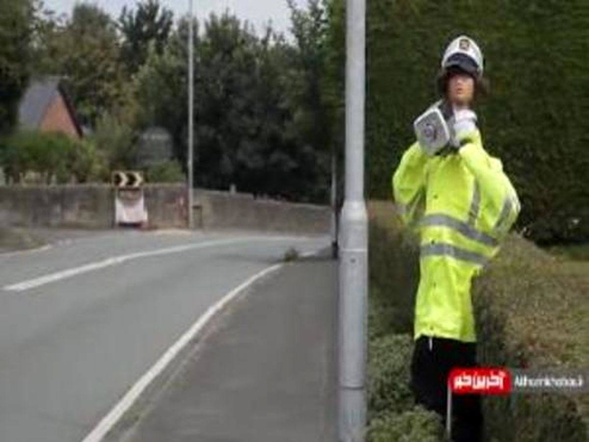 خلاقیت پیرزن ۷۱ ساله برای جلوگیری از تصادفات +فیلم