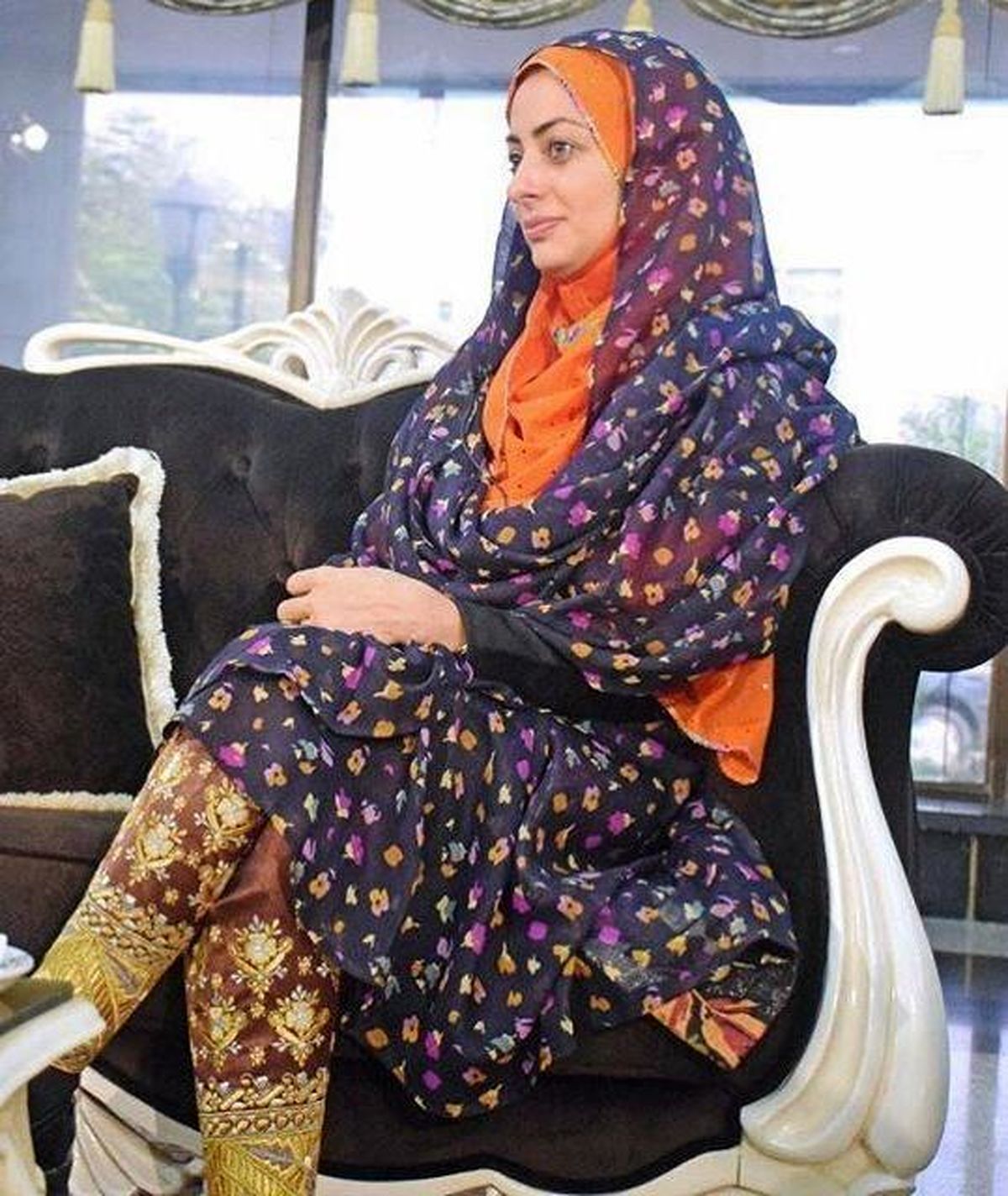 عکس: «نفیسه روشن» با لباس بندری روی آنتن