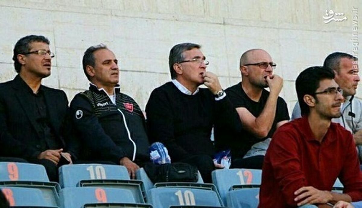 عکس:تخمه شکستن برانکو در ورزشگاه آزادی