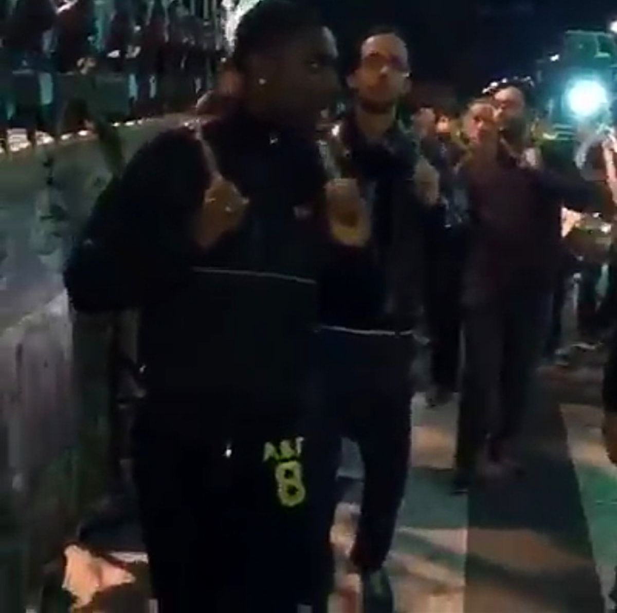 زنجیرزنی ستاره خارجی فوتبال ایران/عکس