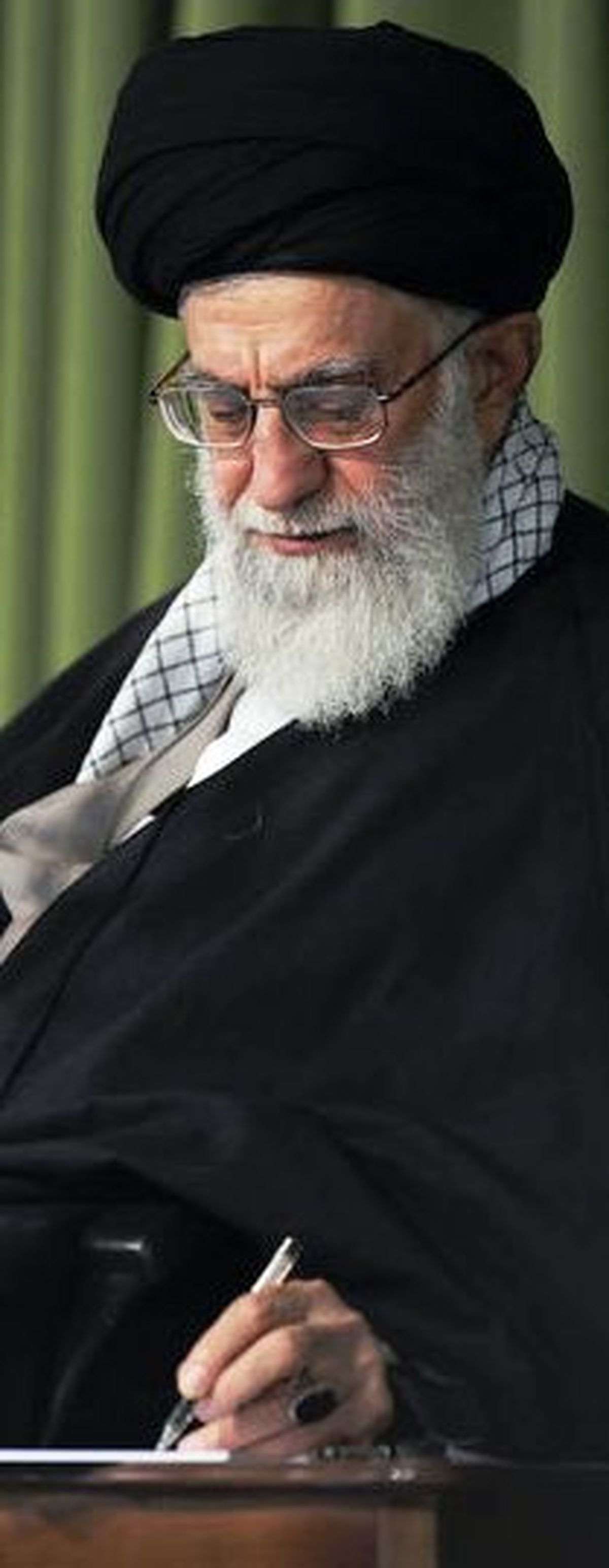 لزوم طرح تهاجمی و طلبکارانه گفتمان اسلامی در مورد زن/ فرهنگ احترام به زنان باید در جامعه نهادینه شود