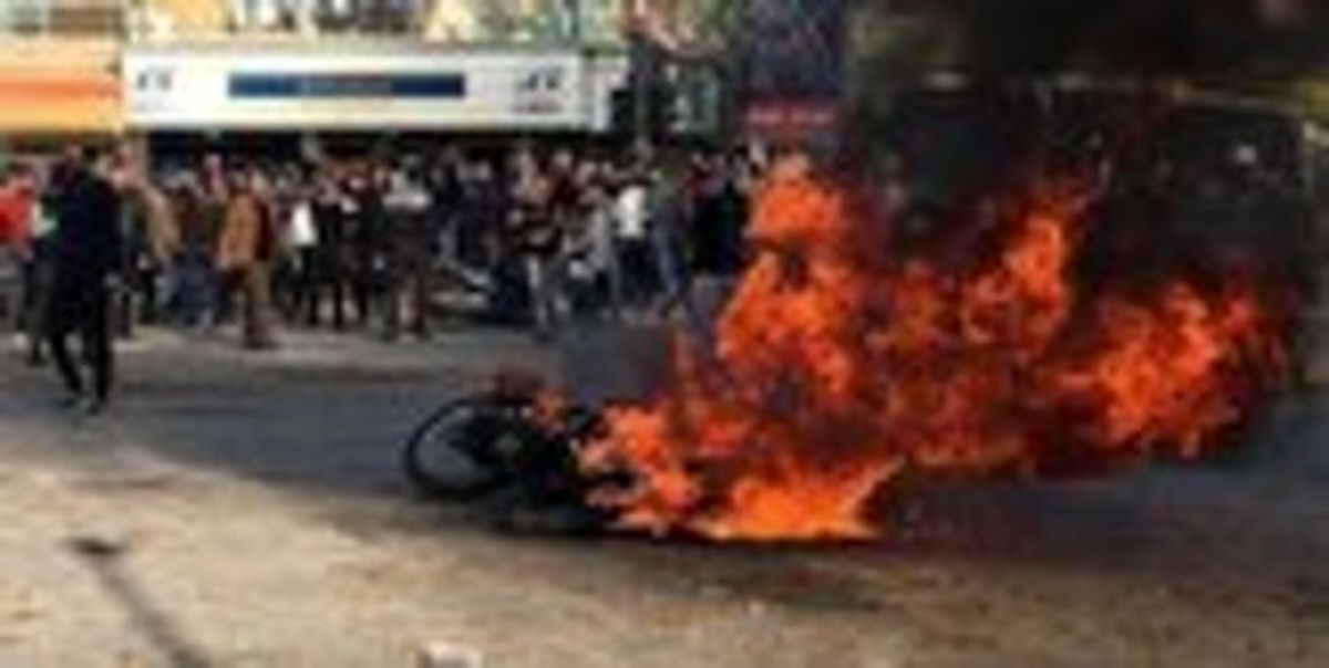 تعجب مجری راشاتودی از توجیه ضد انقلاب در آتش زدن بانکها +فیلم