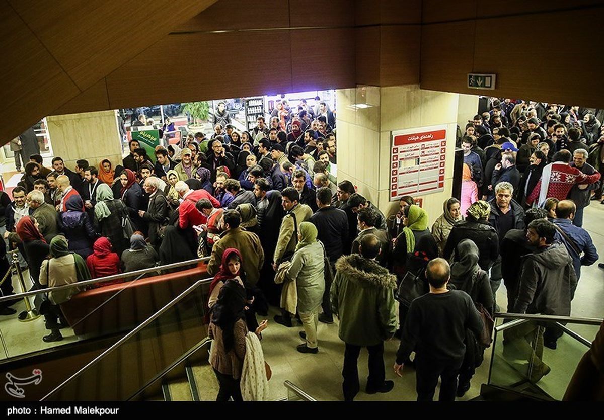 روز سوم جشنواره در قبضه بانوان!/ انزوا و سدمعبر در جمع اولین نتایج آرای مردمی/ دق‌ودلی خانه سینما را سر ما خالی نکنید!