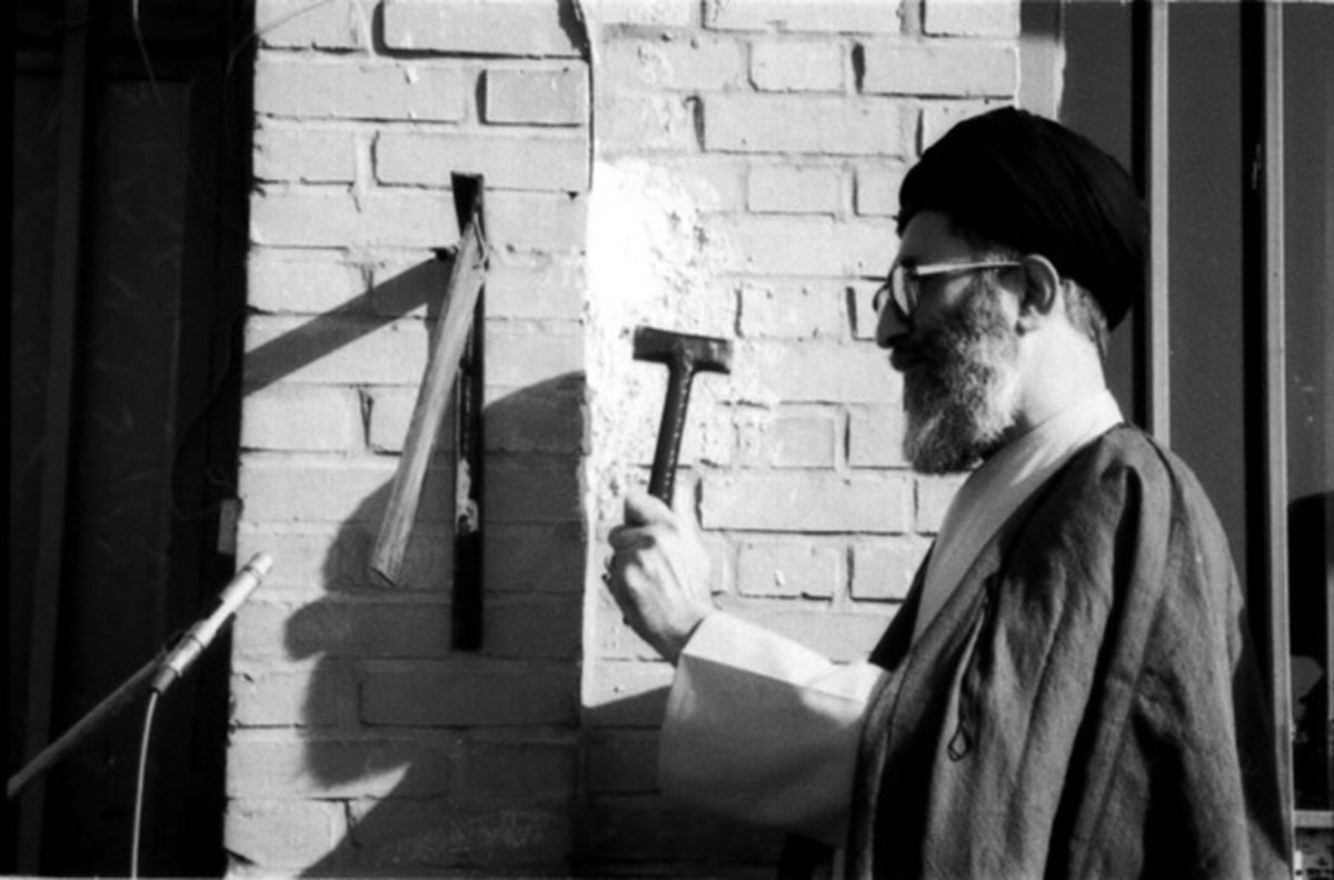 عکس/ رهبرانقلاب در روز بازگشایی مدارس