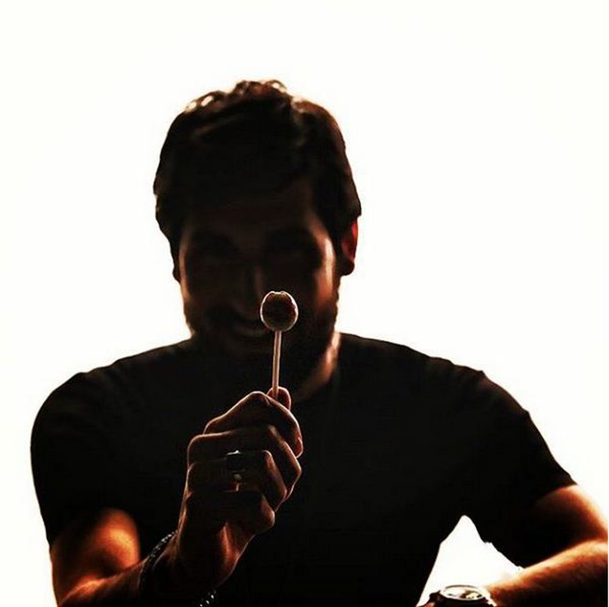 ماجراهای آب نبات چوبی حامد زمانی+ عکس