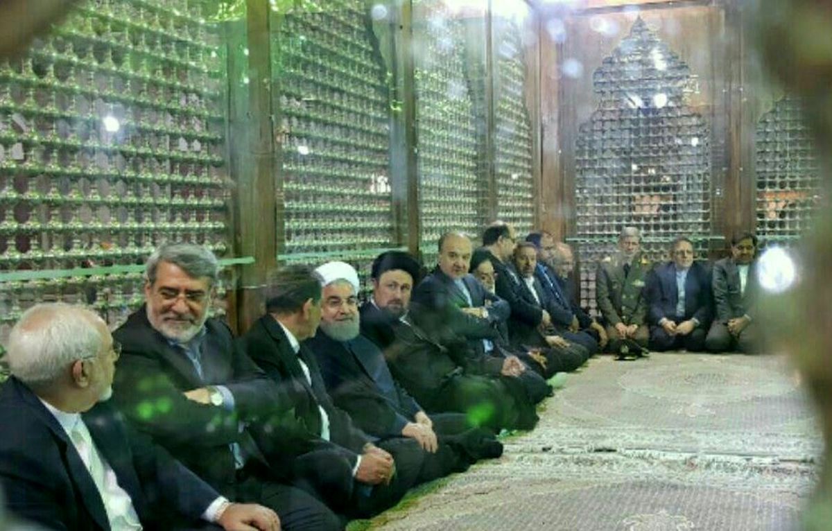 عکس: روحانی‎ و اعضای دولت داخل ضریح‎مطهر امام ‎راحل
