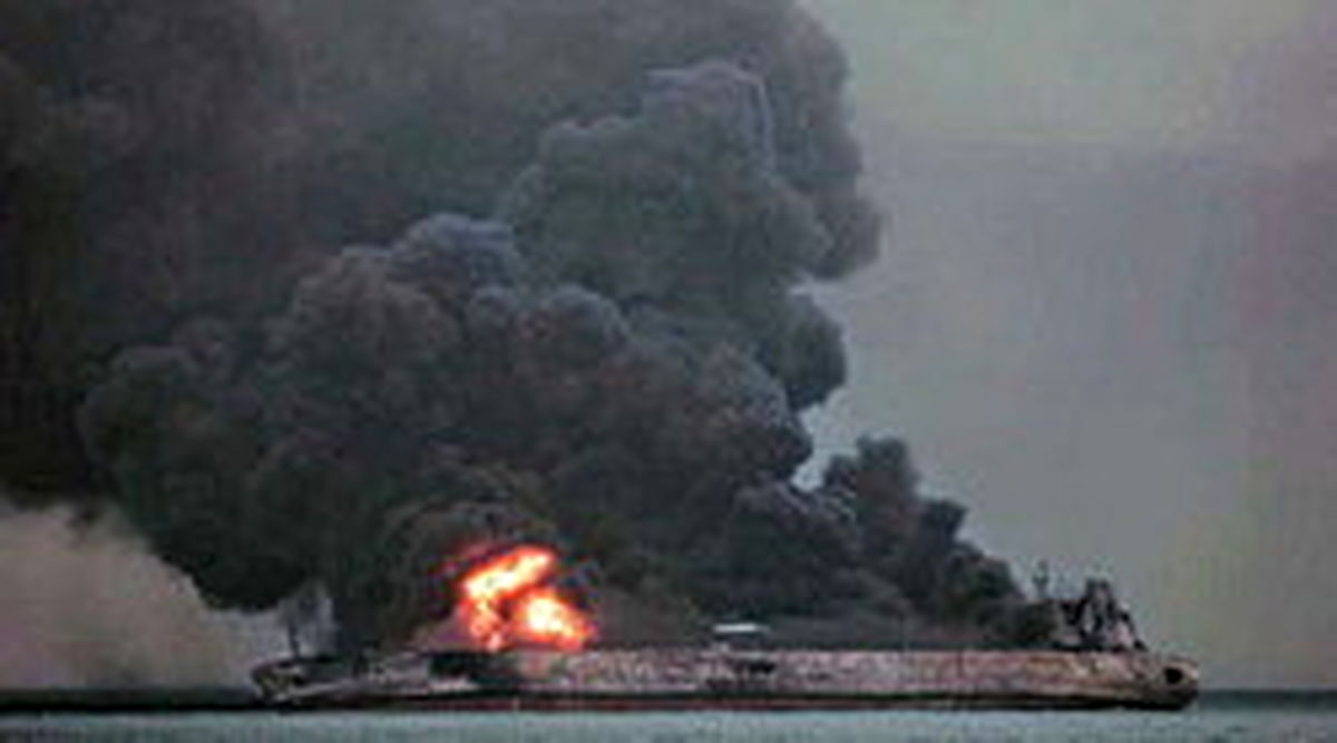 احتمال رسیدن لکه نفتی «سانچی» به خشکی در مدت ۳ ماه