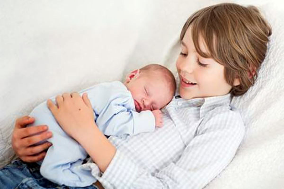 راهکارهایی برای حل حسادت فرزند دوم