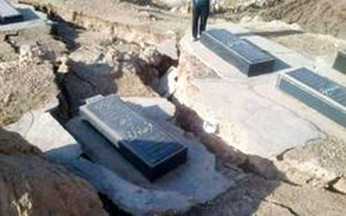 عکس: قبرستان دالاهو دهان باز کرد