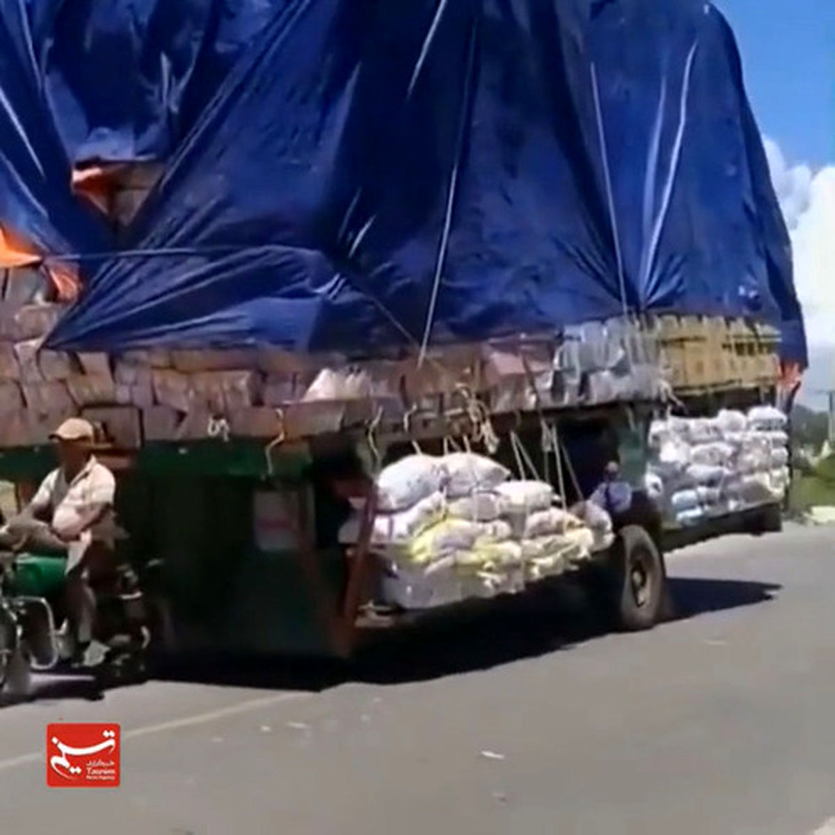 فیلم: بارکشی عجیب یک موتور به اندازه تریلی ۱۸ چرخ