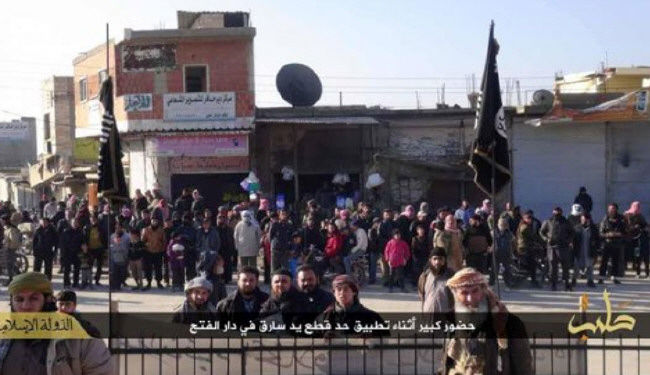 داعش دست یک سوری را قطع کرد/تصاویر