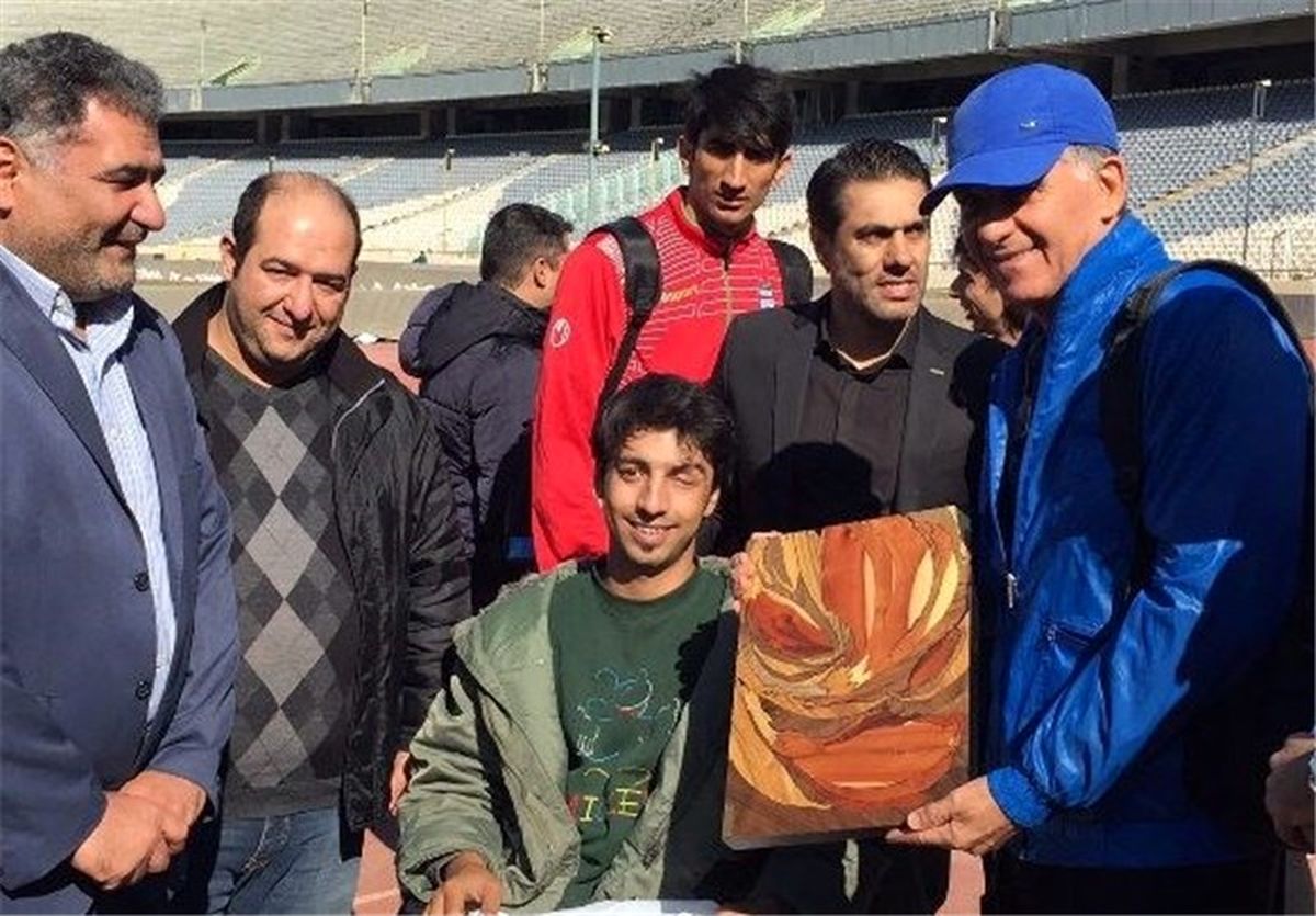 هدیه 15 کم توان جسمی به کی‌روش + عکس