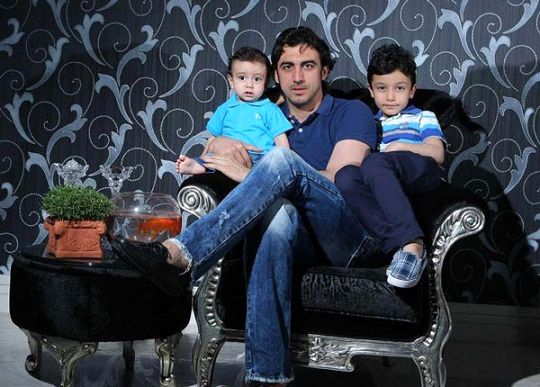 عکس/ سیدمهدیرحمتی به همراه 2پسرش