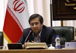 همتی: نقدینگی مهار می‌شود