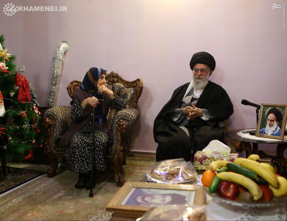 عکس: حضور رهبر انقلاب در منزل شهید ارمنی