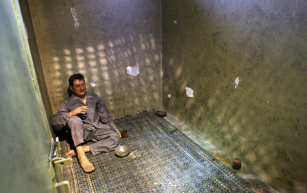 هاشمی در زندان/ عکس