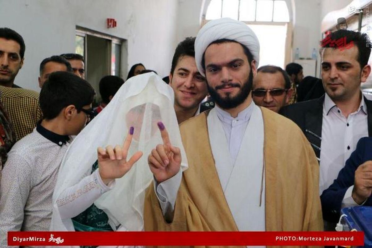 عکس: آقاداماد طلبه و عروسخانم پای صندوق رأی