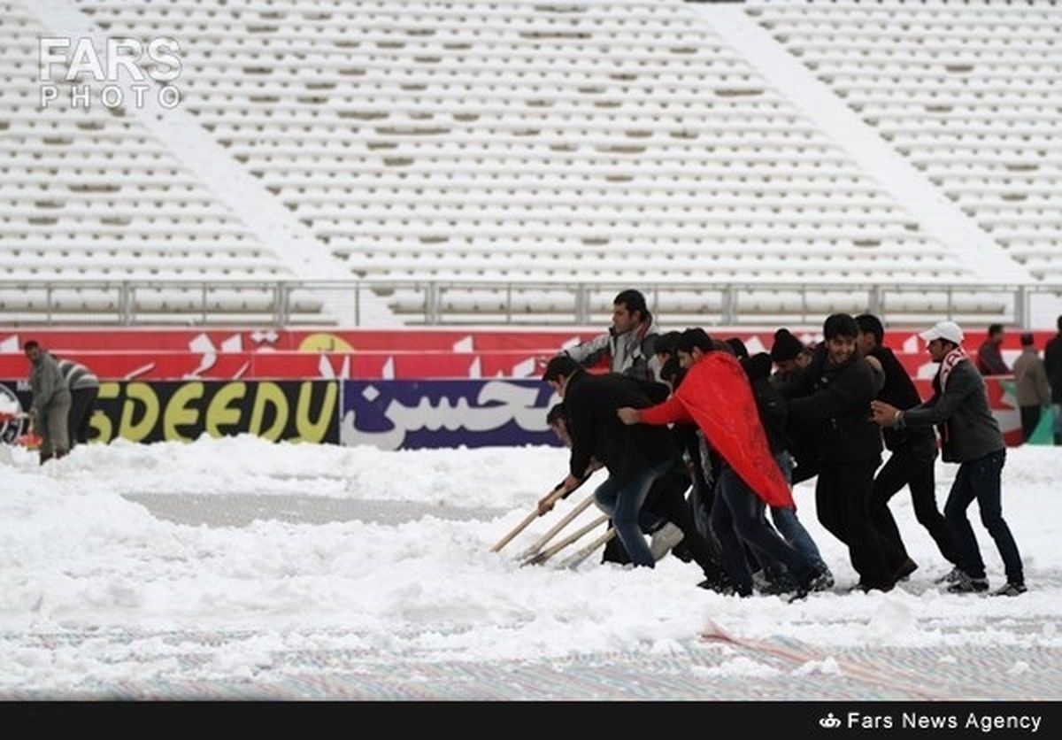 عکس/برفروبی با امکانات حداقلی!