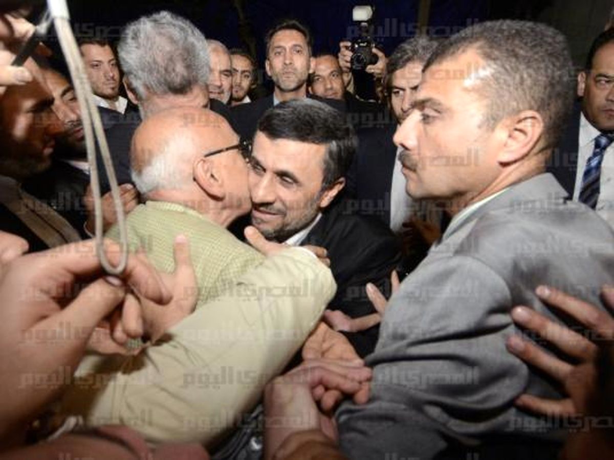 حمله به احمدی نژاد در مصر + تصاویر