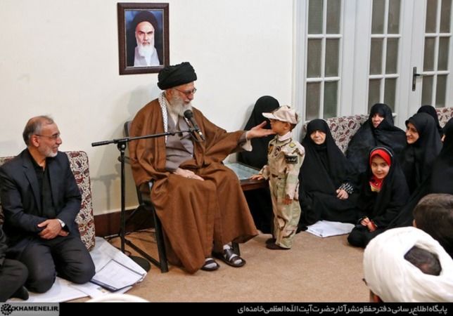 تصاویر: دیدار خانوادههای شهدای مدافع حرم با رهبرانقلاب