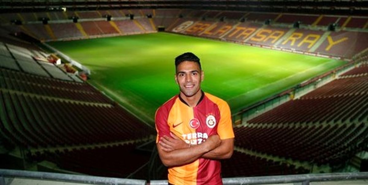 تغییر رنگ خودرو یک هوادار به رنگ پیراهن باشگاه +عکس