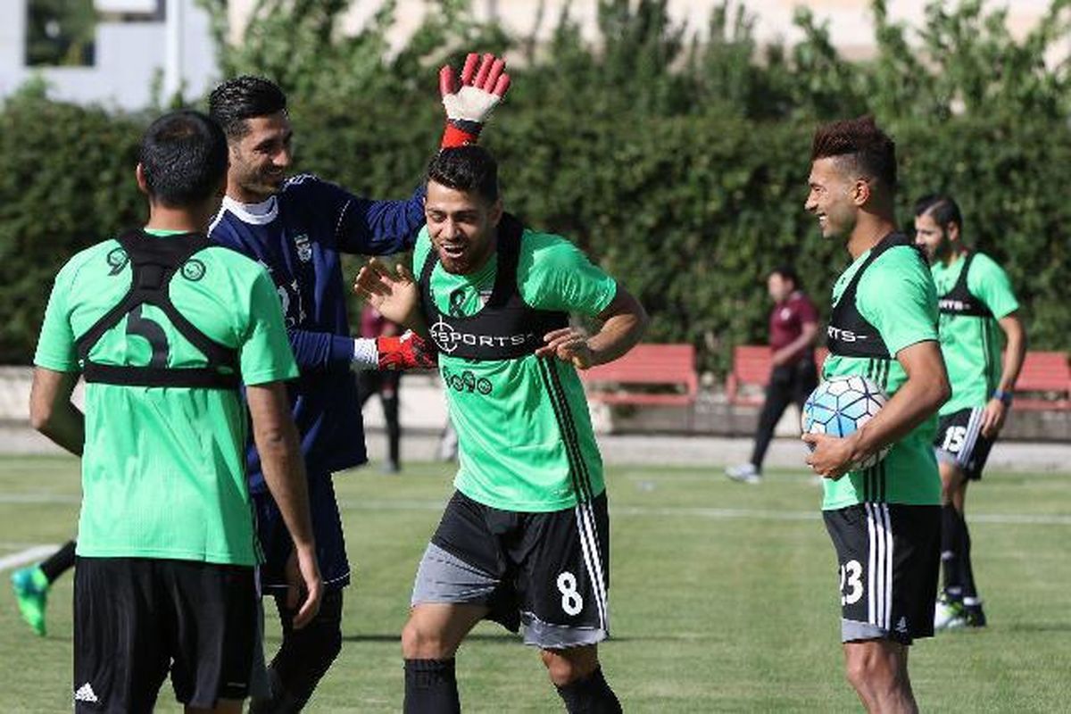 عکس: تمرین پس گردنی در تیم ملی!