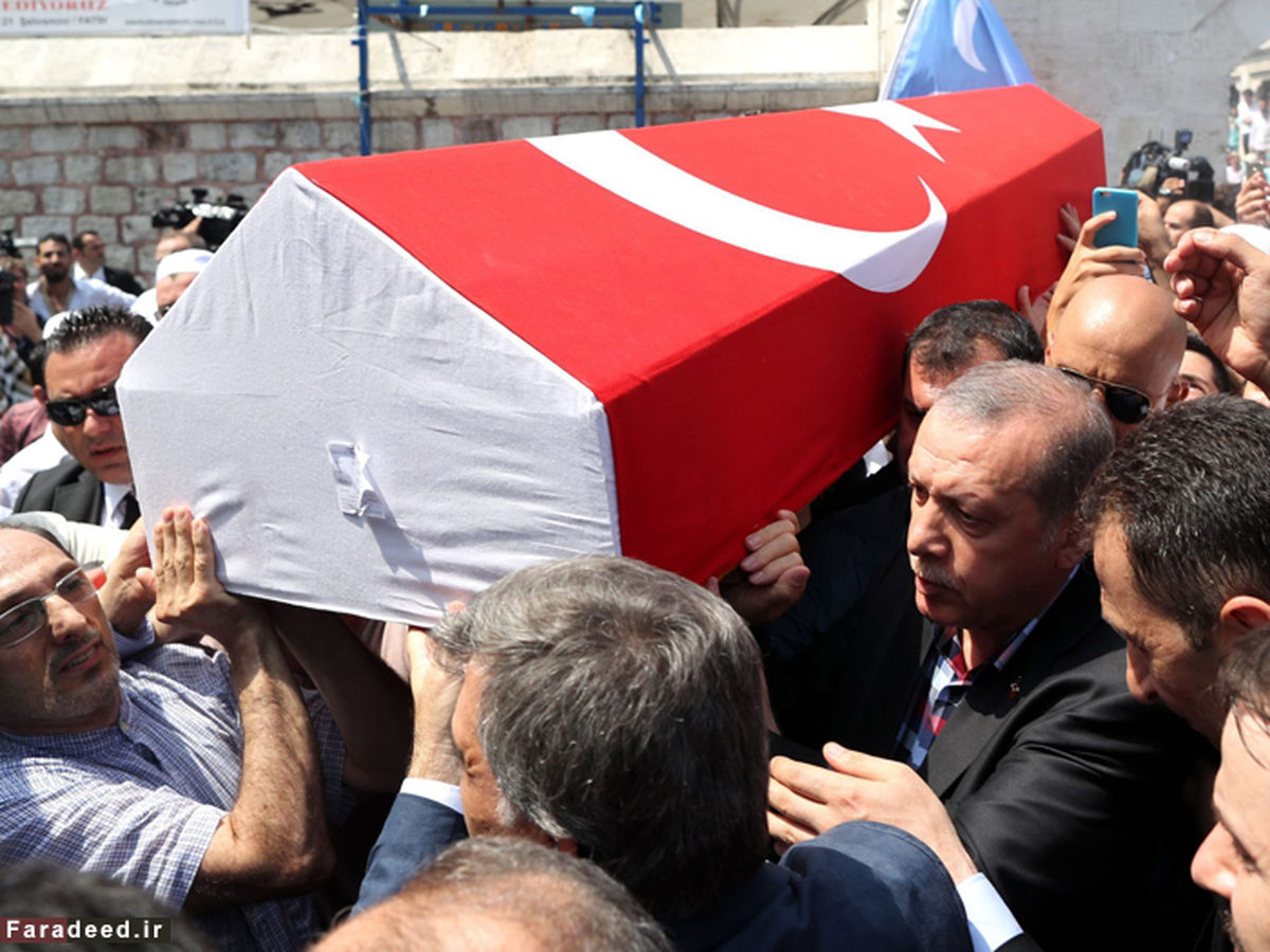 تصاویر: ‌اردوغان زیر تابوت قربانیان کودتا