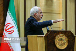 ظریف: ترامپ فرافکنی می‌کند