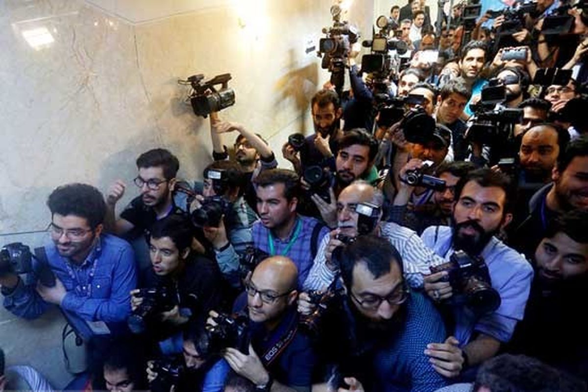 خبرنگاران منتظر سوژه! +عکس