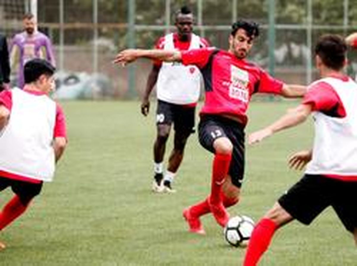 تمرینات پرسپولیسی‌ها دو نوبتی شد - جلسه احتمالی گرشاسبی با برانکو در محل تمرین