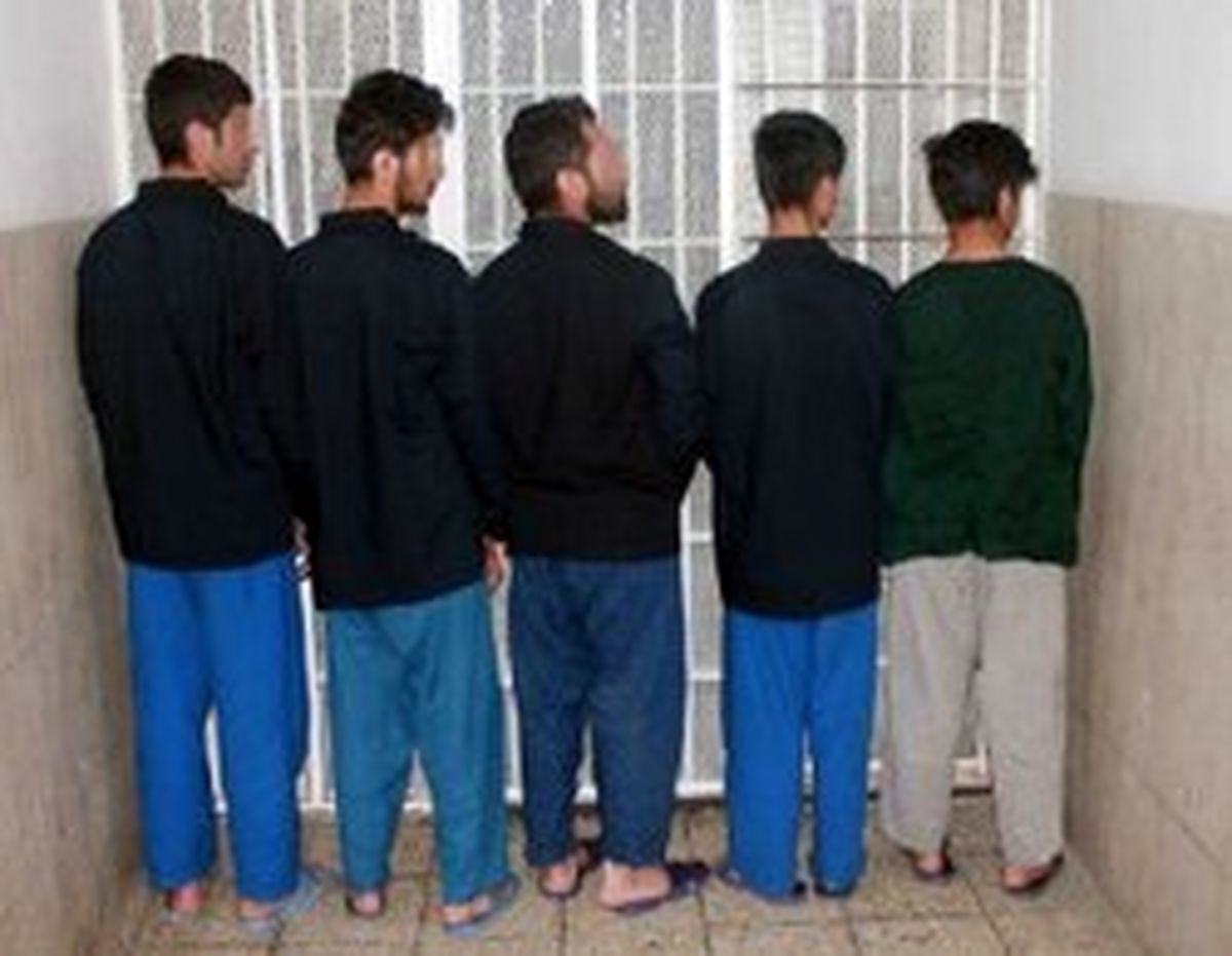 دستگیری باند ۵ نفره گوشی قاپها +عکس