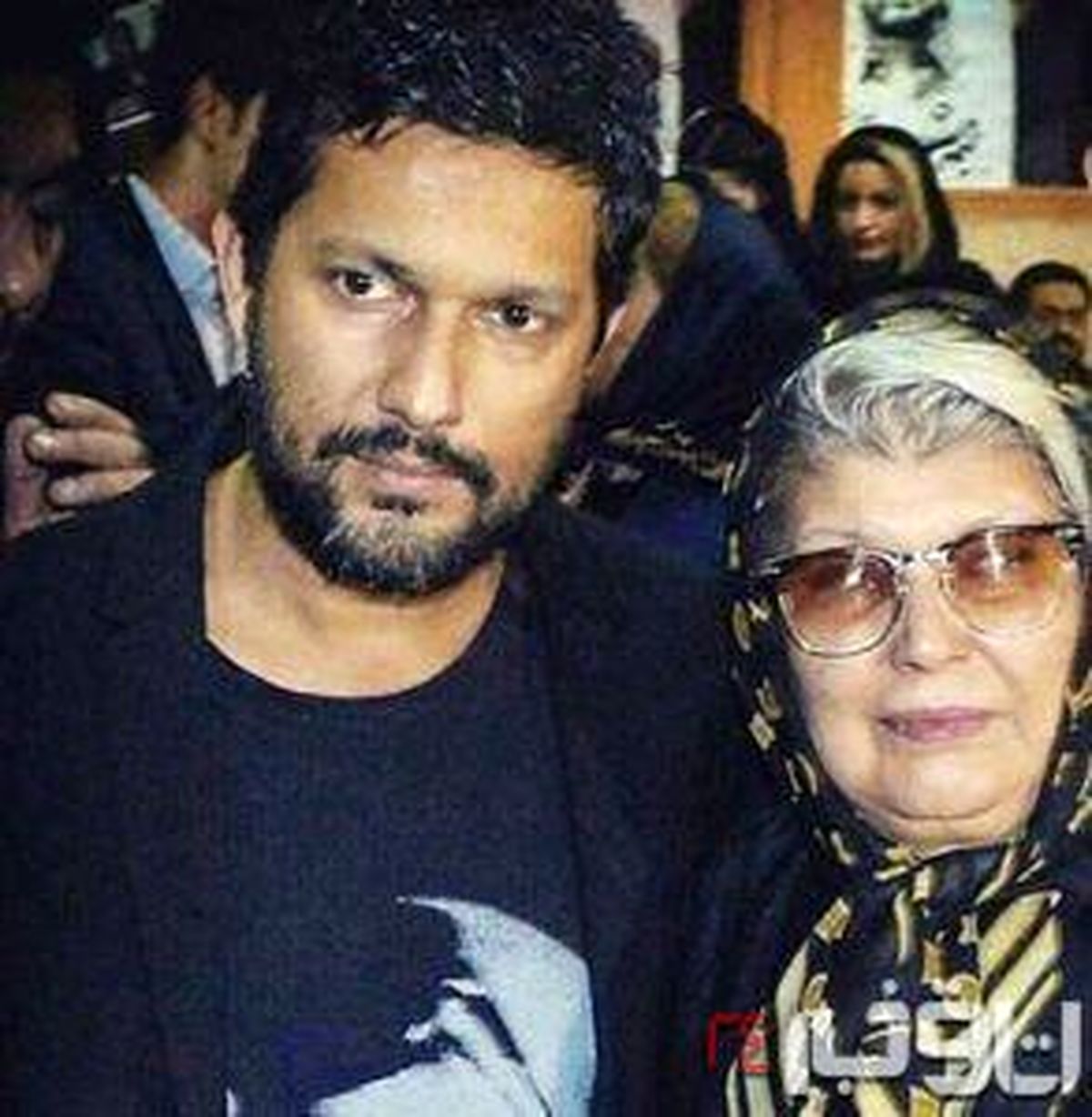 عکس: حامد بهداد و مادرش در اکران یک فیلم