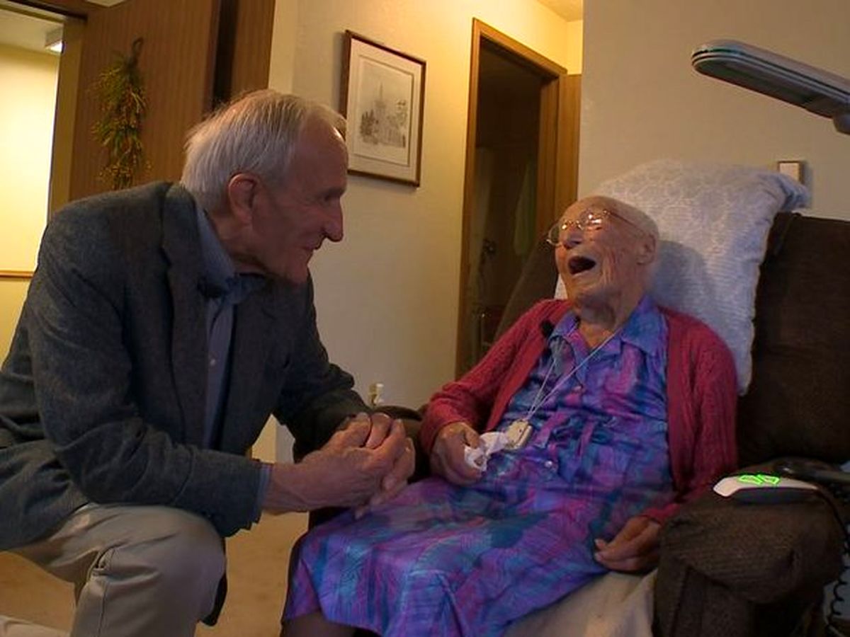 پیرترین کاربر فیسبوک مرد/تصاویر