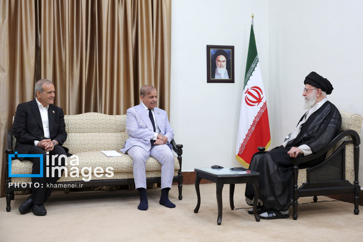 مرور تصویری بیانات رهبر انقلاب در دیدار نخست وزیر پاکستان