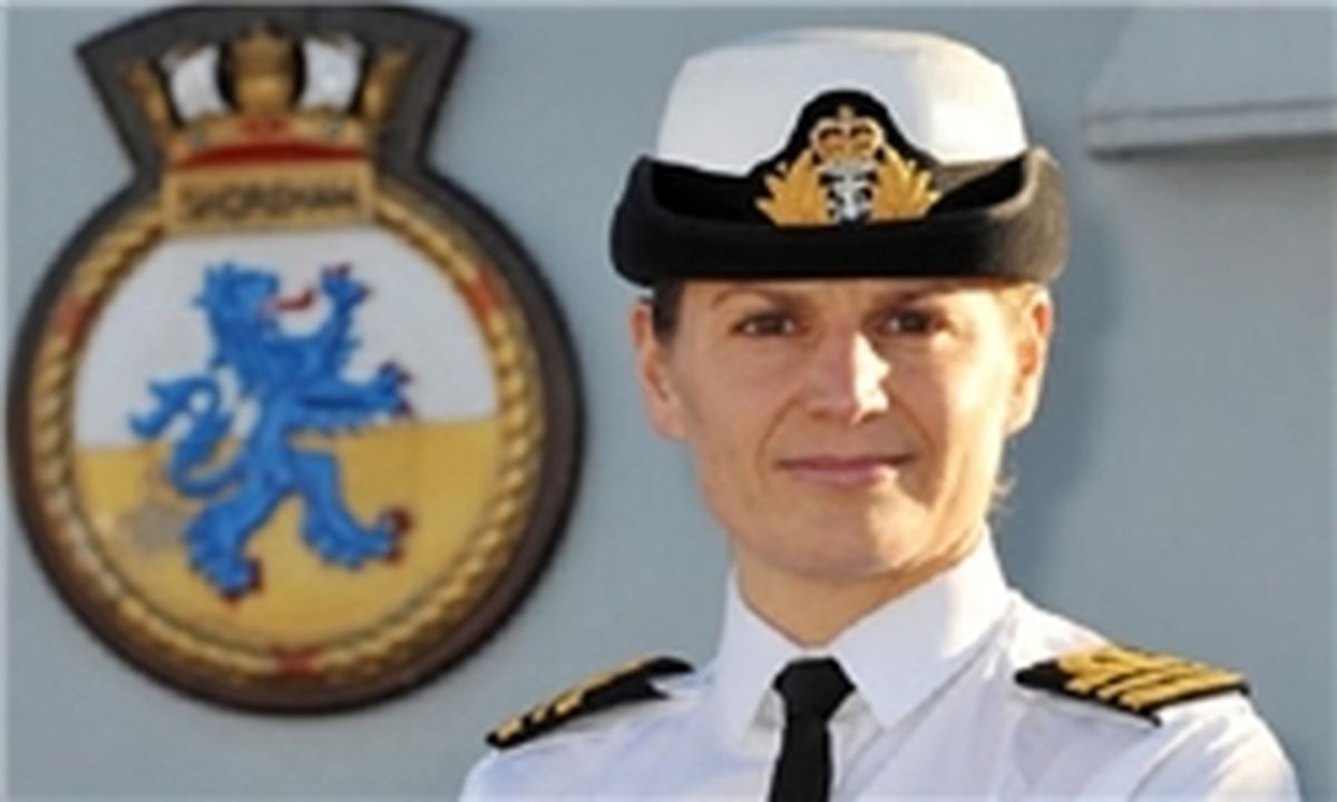 يك زن فرمانده ناو جنگي شد/ عكس